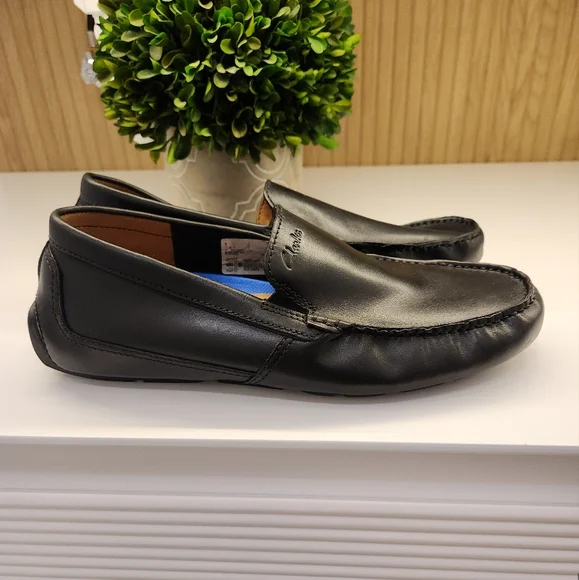 Clarks | Shoes | Clarks Extreme Comfort Black Leather Slipon  display picture 1
